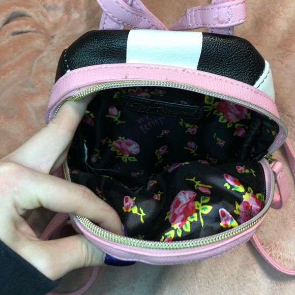 Tiny backpack - Picture 2 of 3